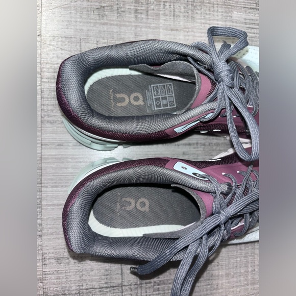 On-CloudFlow Women’s Training Shoes in mulberry-mint - Picture 6 of 9